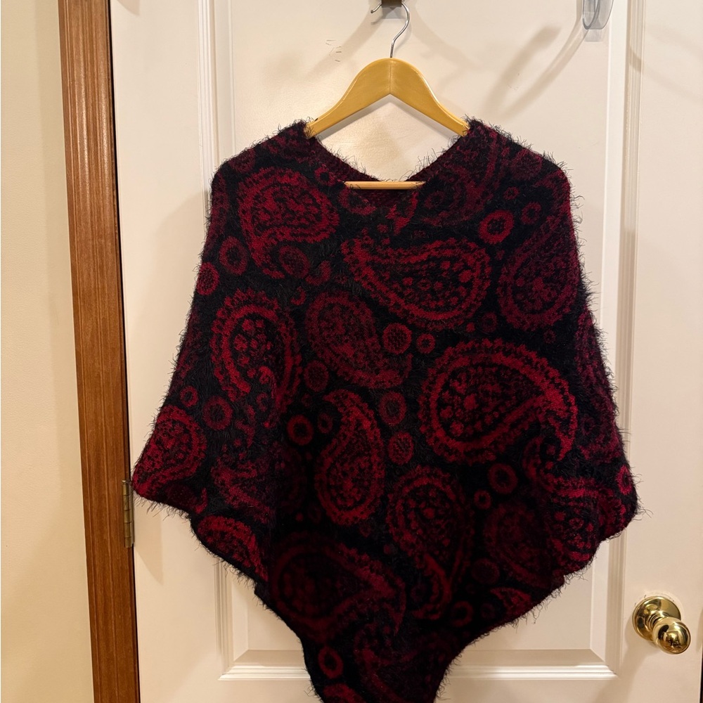 Elegant Paisley Knit Poncho Sweater - Red and Black